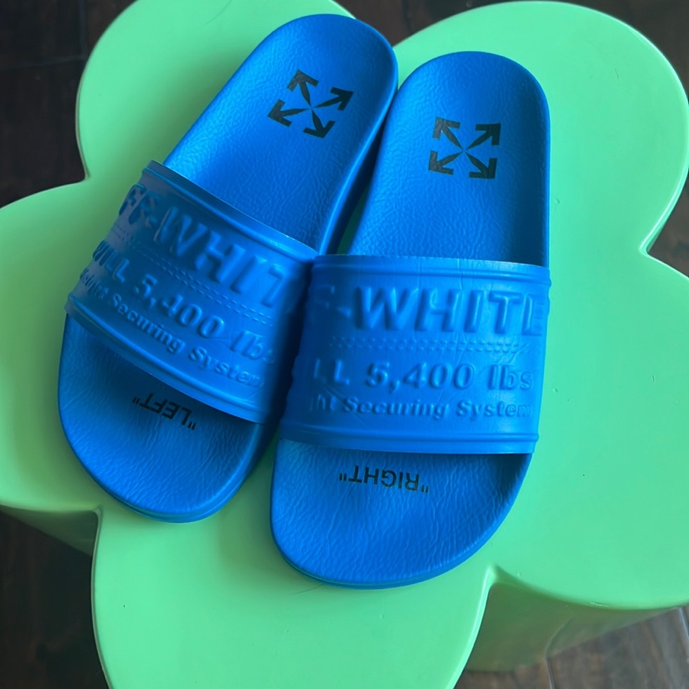 Blue off-white slides